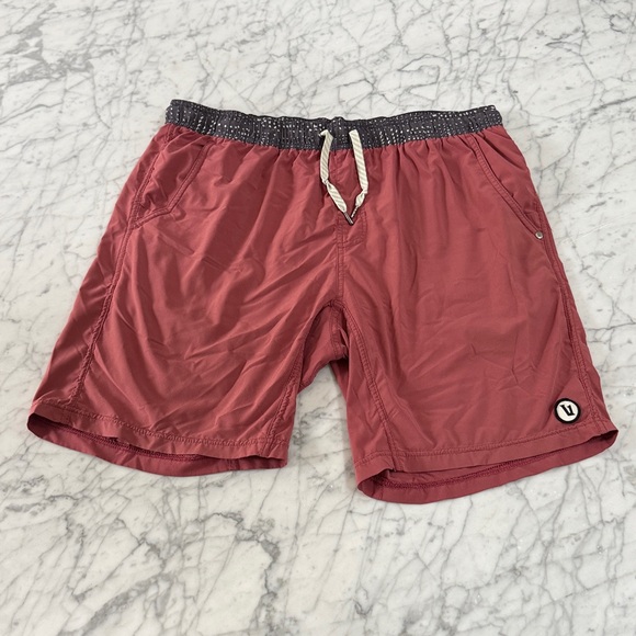 Vuori Saltwater Red Kore Lined Performance Gym Shorts 7.5” Inseam Size Large - Picture 1 of 8